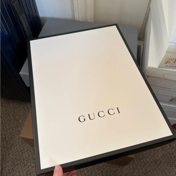 Gucci Monochrome Gift Box Gift Wrapping | GUCCI Services | GUCCI® US main image 2